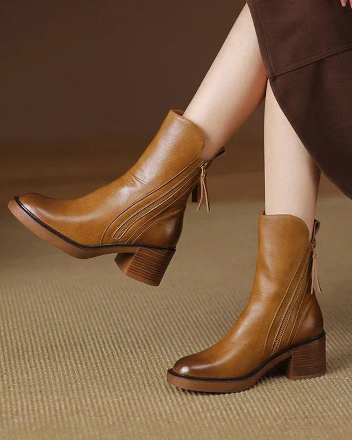 Valorine – Black Leather Boot with Comfortable Heel