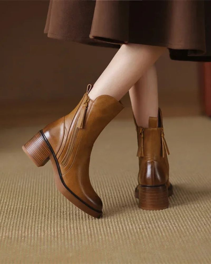 Valorine – Black Leather Boot with Comfortable Heel