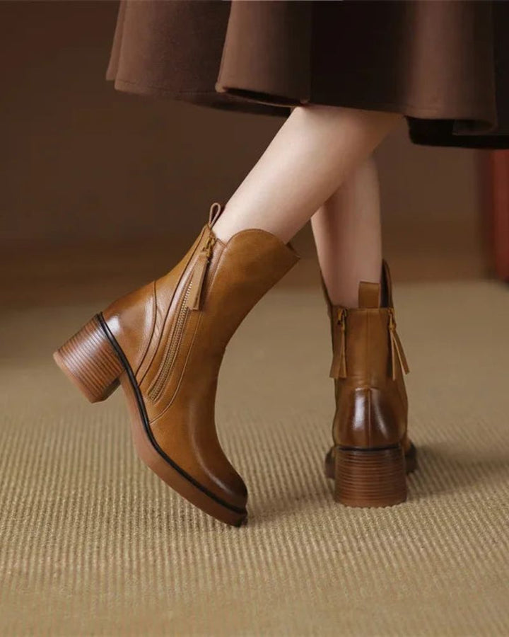 Valorine – Black Leather Boot with Comfortable Heel