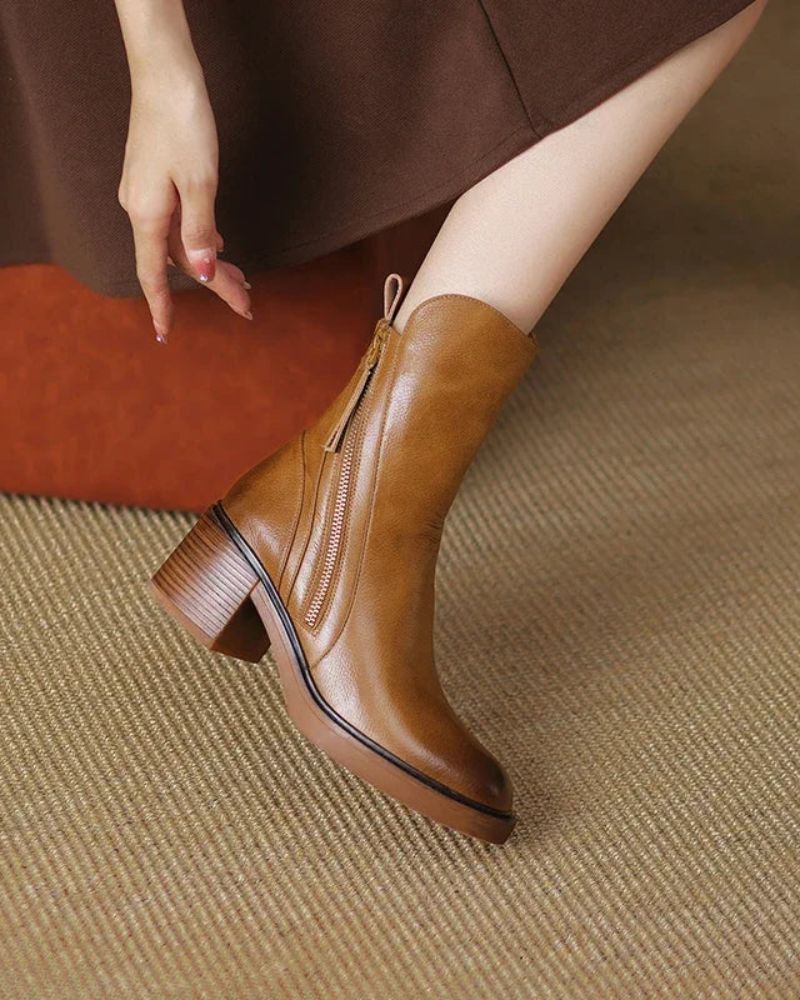 Valorine – Black Leather Boot with Comfortable Heel