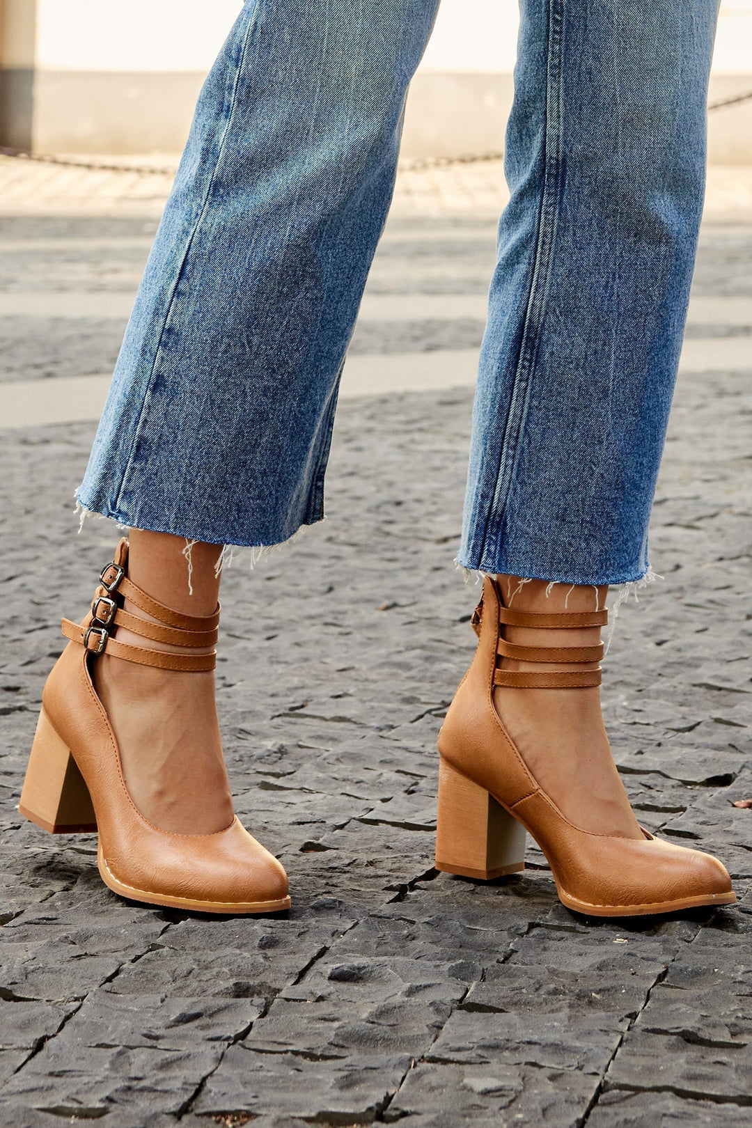 JOVIANNE | SMOOTH ANKLE-STRAP SANDALS