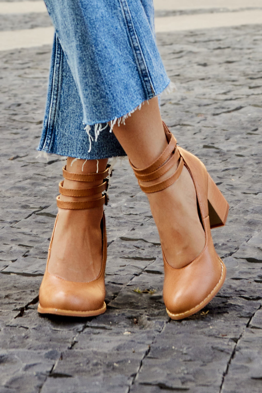 JOVIANNE | SMOOTH ANKLE-STRAP SANDALS
